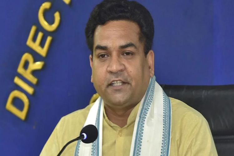 PM's austerity drive: Delhi minister Kapil Mishra travels by metro