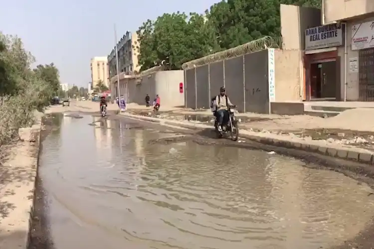 Pakistan: Karachi sinks into chaos as broken roads expose governance failure