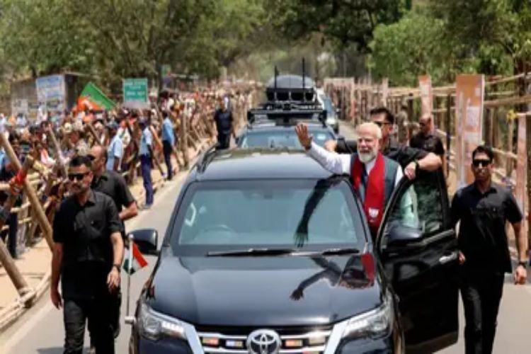 PM reduces convoy vehicles, many CMs follow suit