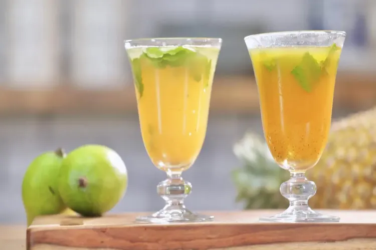 What changes occur in the body after drinking Aam Panna daily for two weeks?