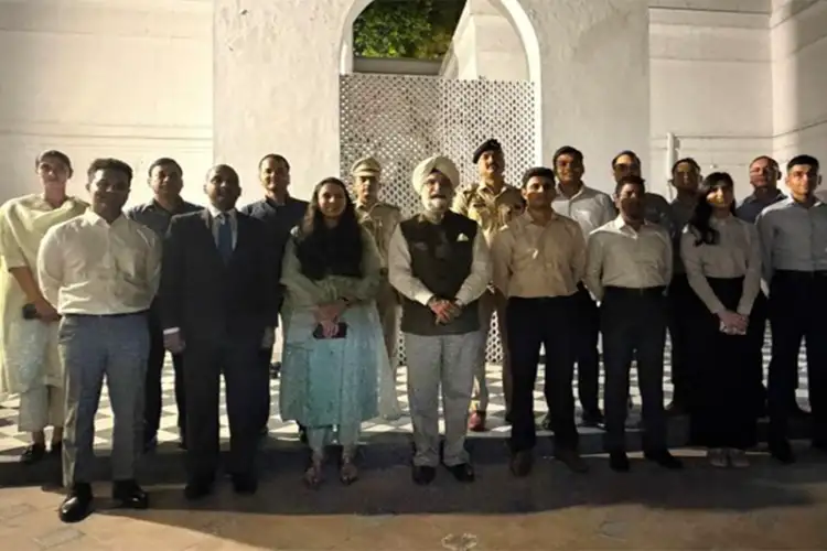 Delhi LG urges young police officers to turn challenges into opportunities
