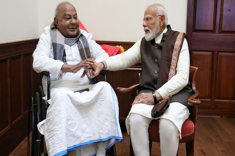 Former Prime Minister Deve Gowda turns 94, PM Modi wishes him on his birthday