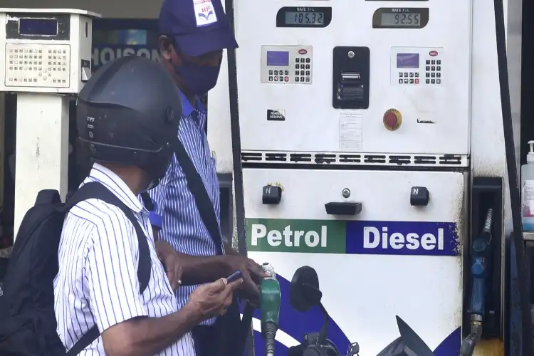 Common man distressed after price hike on petrol, diesel amid global energy crisis