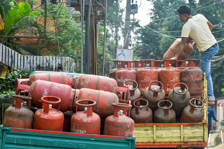 Shimla residents fear rising inflation as fuel prices continue weekly hike
