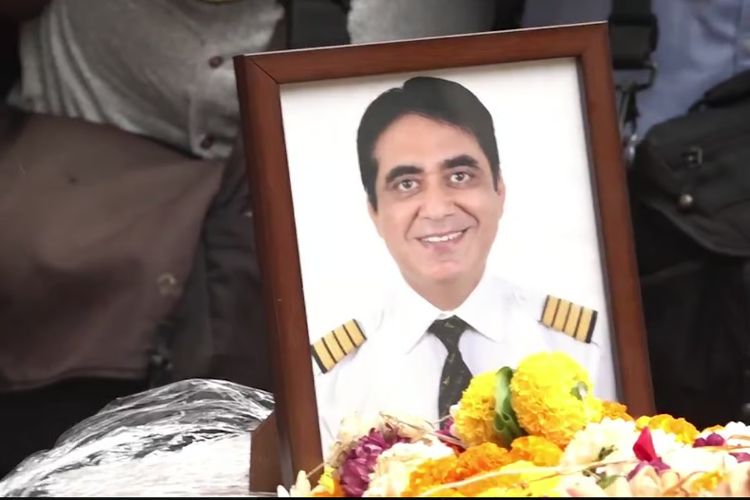 Captain Sumit Sabharwal held the controls until his last breath