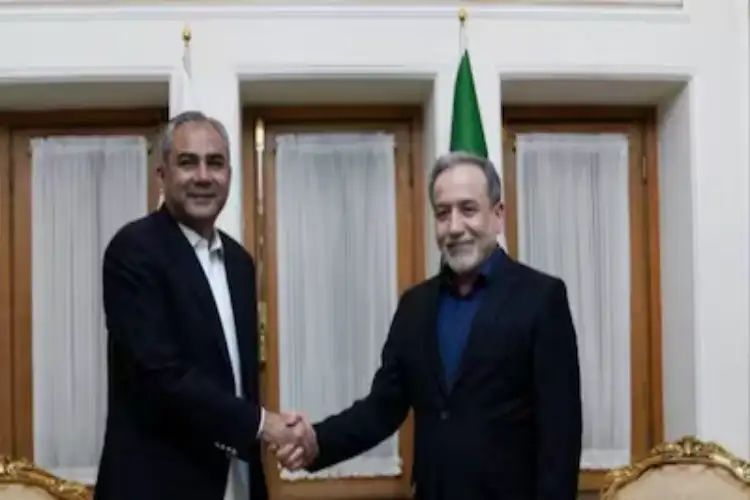 Pak interior Minister Mohsin Naqvi meets Iranian Foreign Minister Abbas Araghchi as peace efforts continue