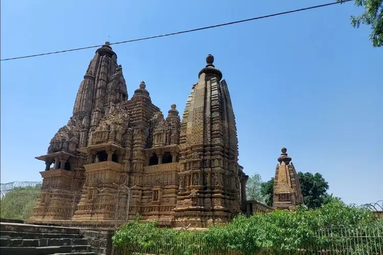 Intense heatwave leaves Khajuraho's UNESCO temples, roads deserted; businesses shut