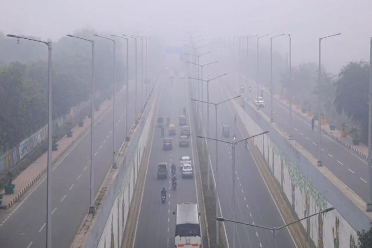 Delhi records minimum temperature of 29 degrees Celsius in the morning.