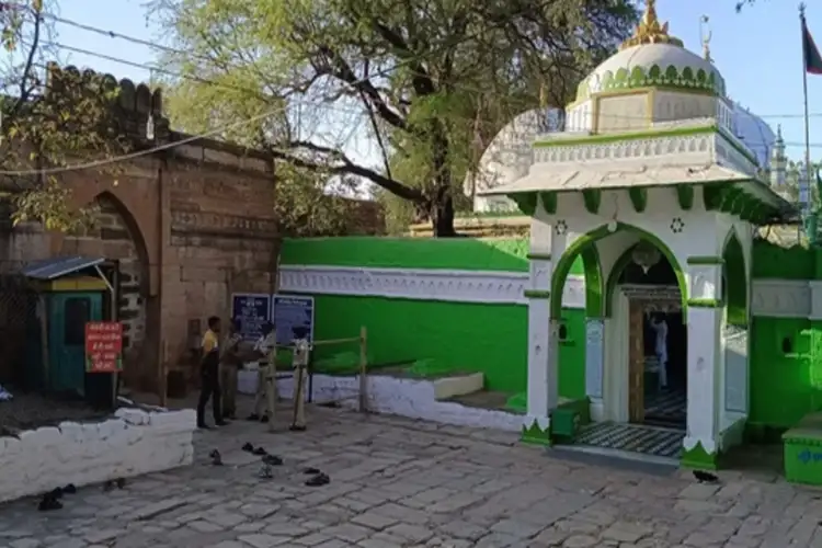 Devotees perform prayers at Bhojshala temple after HC order quashes Friday Namaz arrangement