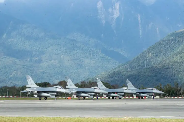 Taiwan detects 16 sorties of Chinese military aircraft, 8 vessels around itself