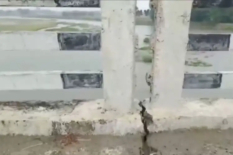 Bihar: Cracks emerge in Bihar's Jhamta-Mahishakol bridge built in 2022; locals allege corruption