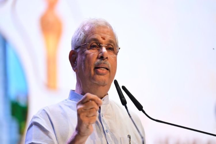 There is no system to prepare political leadership in the country: Arlekar