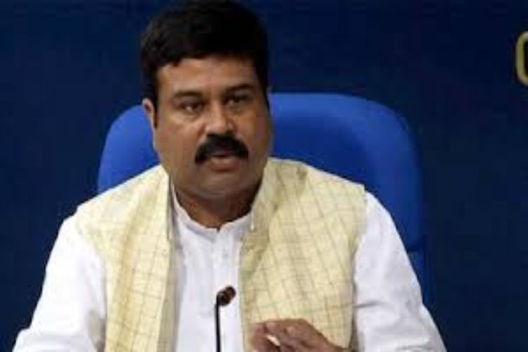 Had I been in Dharmendra Pradhan's place : Sibal