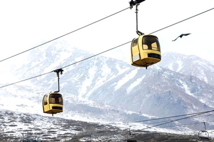 Gulmarg cable car develops technical snag, hundreds of tourists rescued