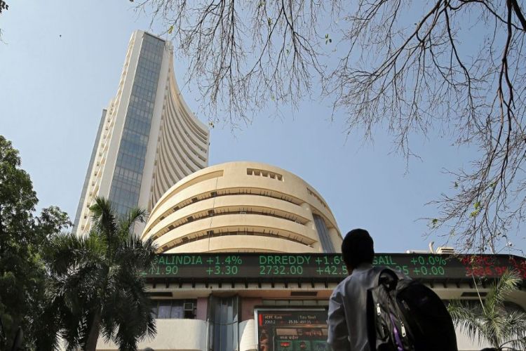Stock market recovers from early losses and stabilizes