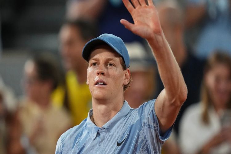 French Open: Sinner and Sabalenka into the next round