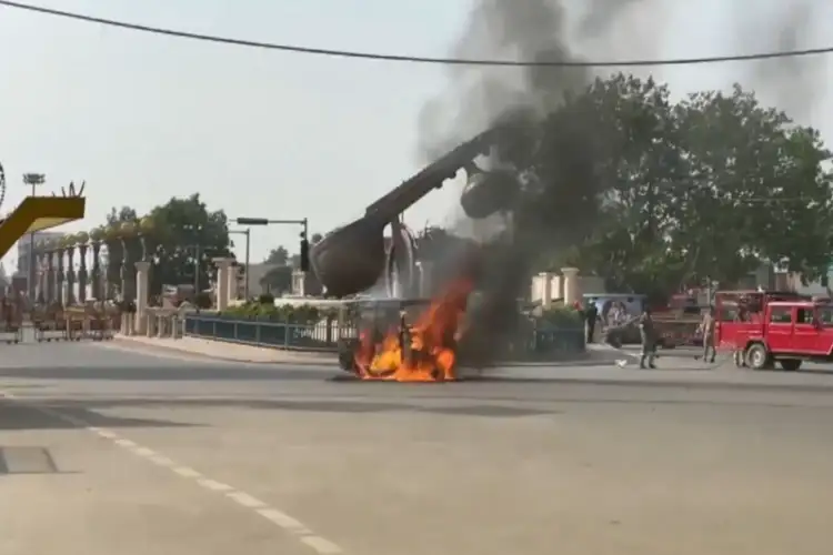 Uttar Pradesh: CNG auto-rickshaw carrying devotees catches fire in Ayodhya