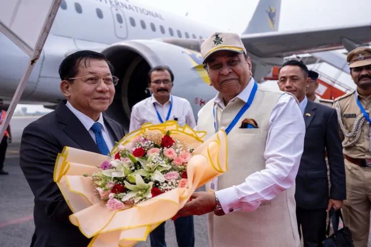 Myanmar President arrives in Gaya, Bihar to visit Mahabodhi Temple