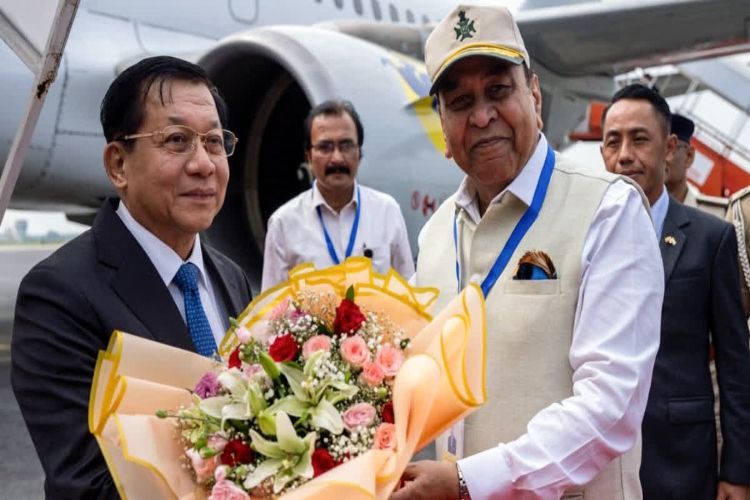 Myanmar President visits Mahabodhi Temple in Gaya, Bihar