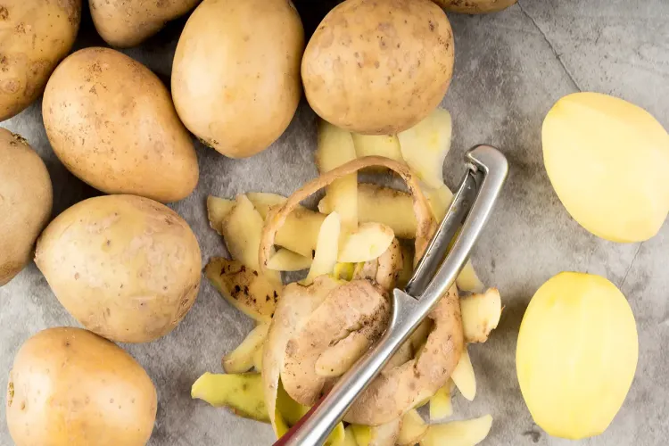Before throwing away potato peels, learn about these 4 amazing uses.