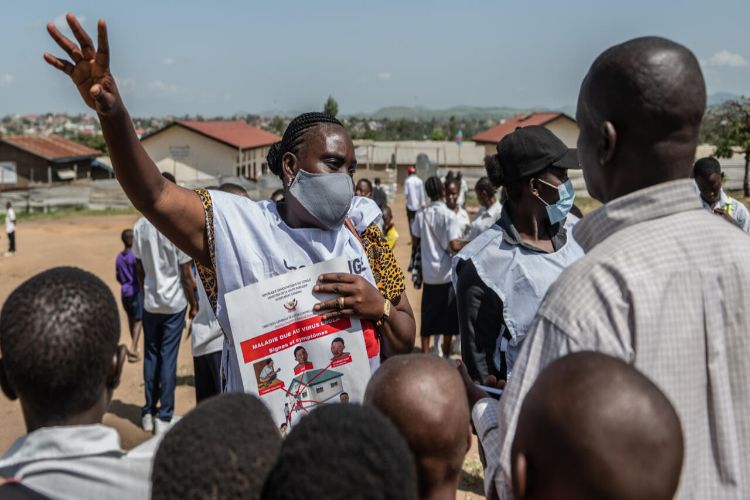 Kenya: Thousands of young people protest outside Ebola isolation center for US citizens