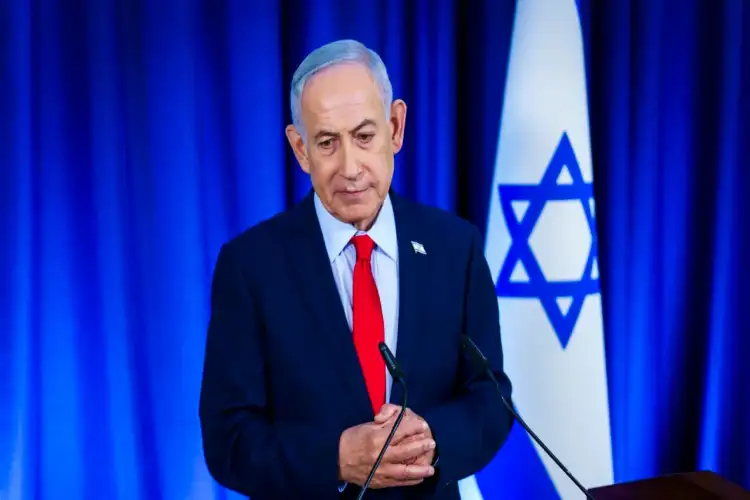 Israeli officials condemn Netanyahu's decision on cancelling strikes in Lebanon