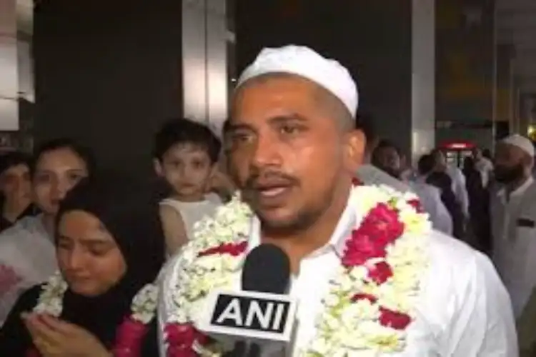 First batch of Hajj pilgrims returns to India; thousands welcome them at airports (336)
