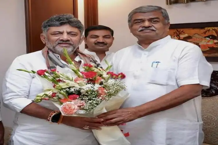 Siddaramaiah extends wishes to BK Hariprasad on his appointment as KPCC President