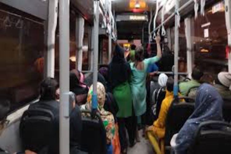 Deploy women police personnel in DTC buses for women's safety: LG