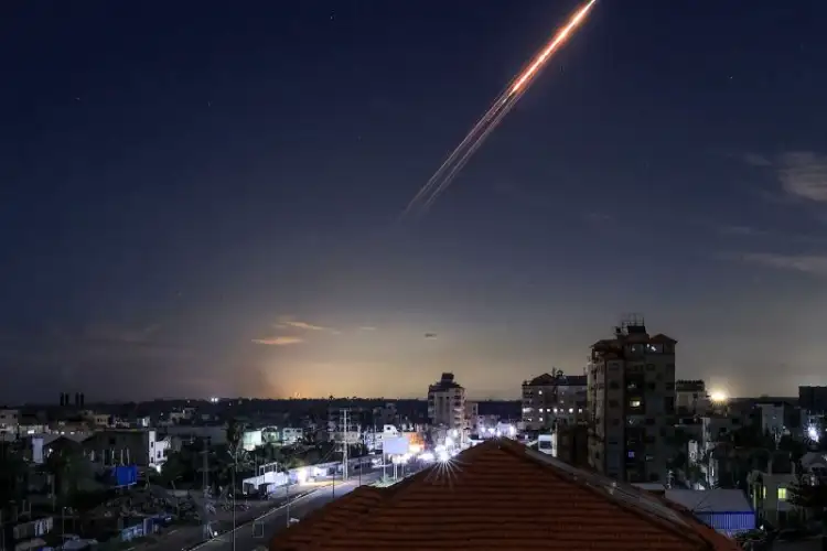 US unveils video of retaliatory strikes following interception of six Iranian missiles over Gulf