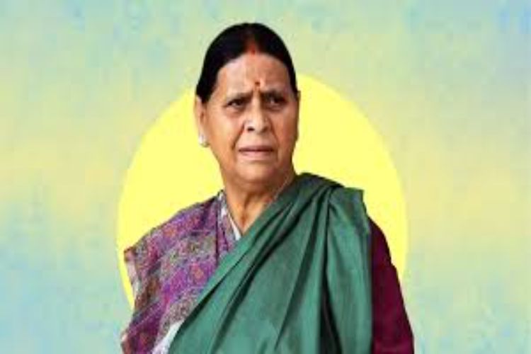 RJD spokesperson seen sitting outside Rabri Devi's residence