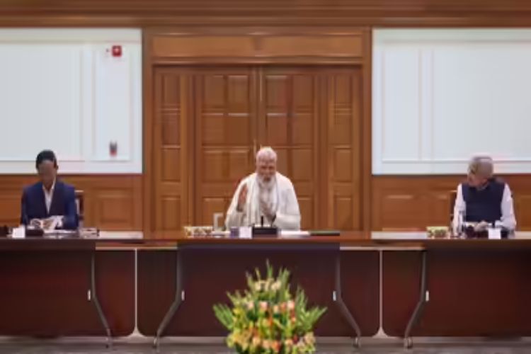 PM Modi holds meeting with members of EAC-PM