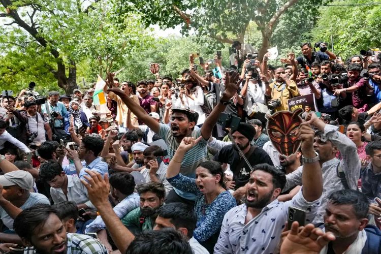 School and college students join CJP's agitation, demand political accountability