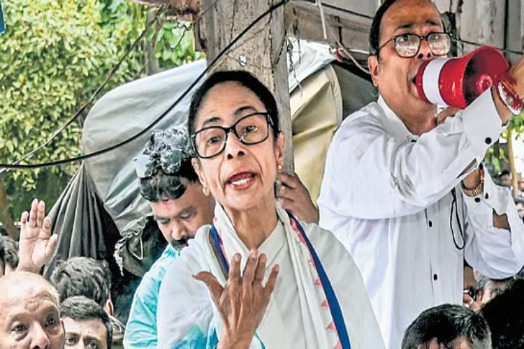 Trinamool MPs meet to discuss possibility of forming a separate faction