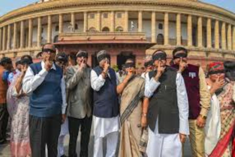 Around 20 Trinamool MPs meet in Delhi, sparking rebellion within the parliamentary party