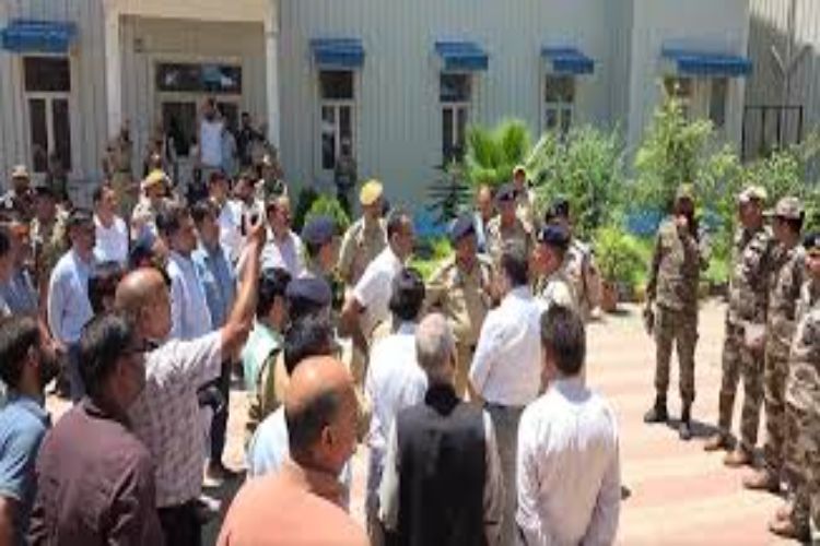 Top officials review arrangements for Amarnath Yatra on Jammu-Srinagar National Highway