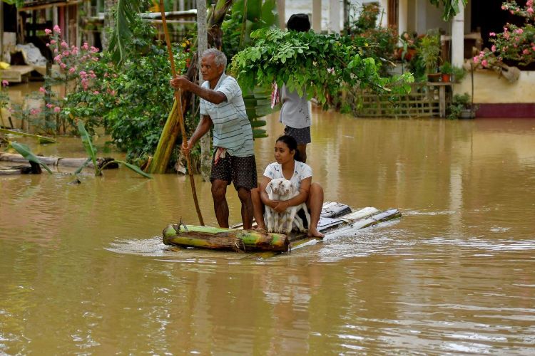 Weak monsoon poses risk of drought and floods: Report