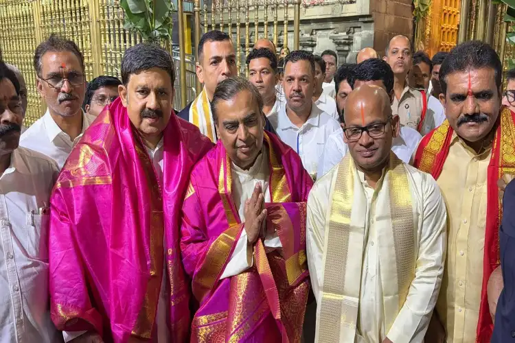 RIL chairman Mukesh Ambani offers prayers at Tirumala temple