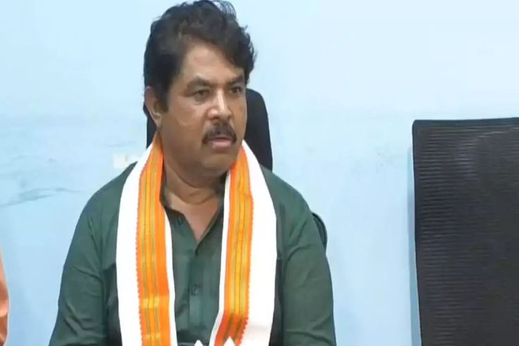 Shivakumar is a 'commission agent' of a powerful lobby: Ashok