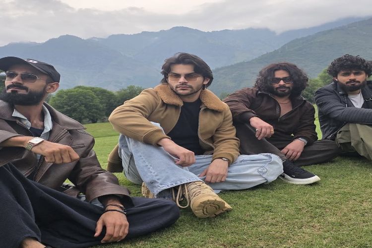 Veer Pahariya shared pictures from his Kashmir trip