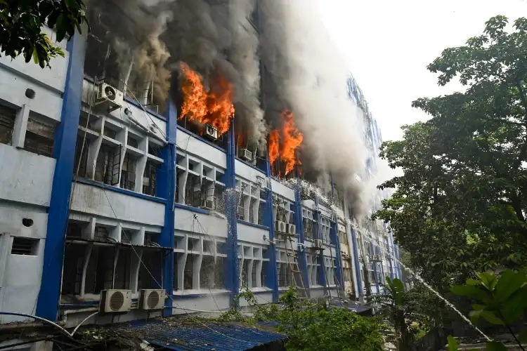 Bihar: Fire breaks out at Biscomaun Bhawan in Patna