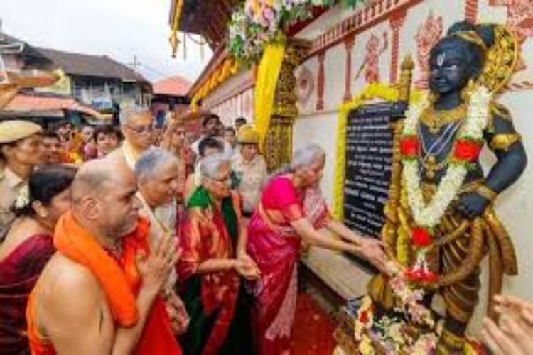Nirmala Sitharaman offers prayers at Sri Krishna Matha in Udupi