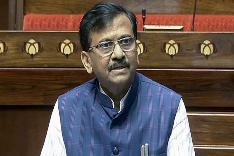estranged leaders should reunite to strengthen the party: Raut