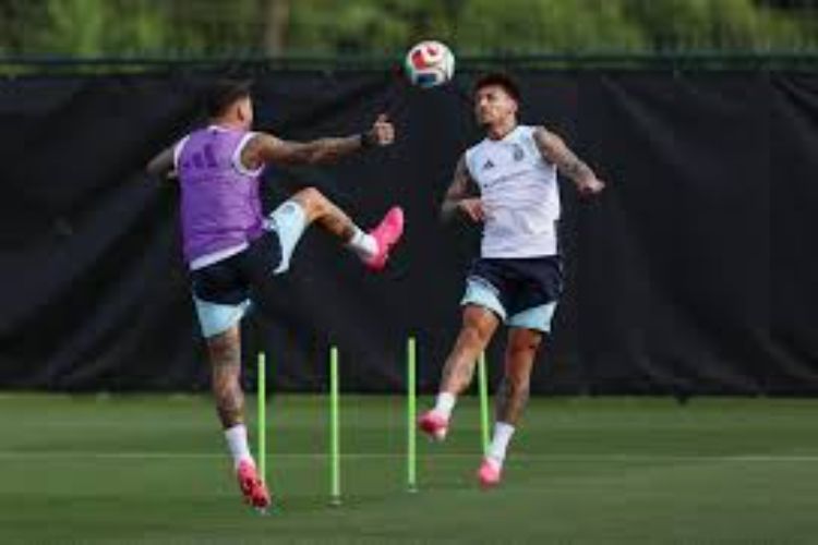 Argentina look to make a strong start to their title defence against Algeria