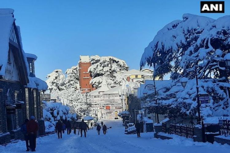 Himachal Pradesh witnesses heavy tourist rush, 80% hotel rooms booked