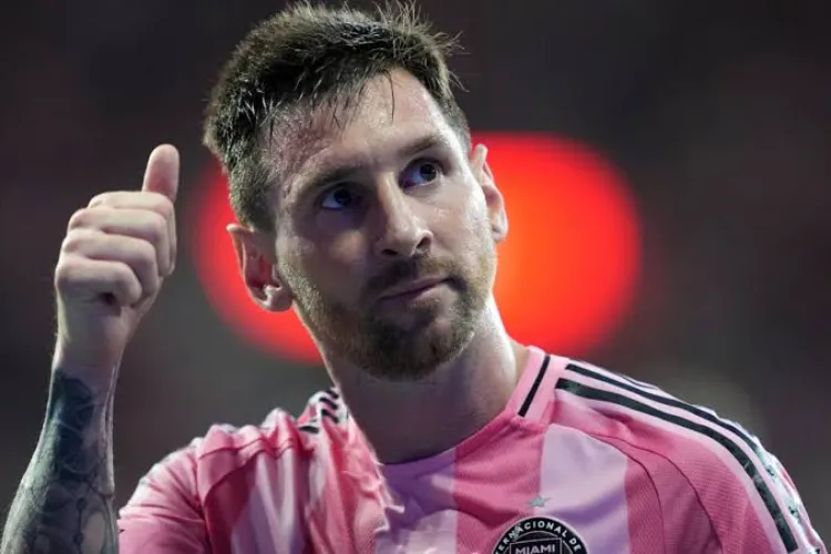 Lionel Messi makes his sixth FIFA World Cup appearance, creating history.
