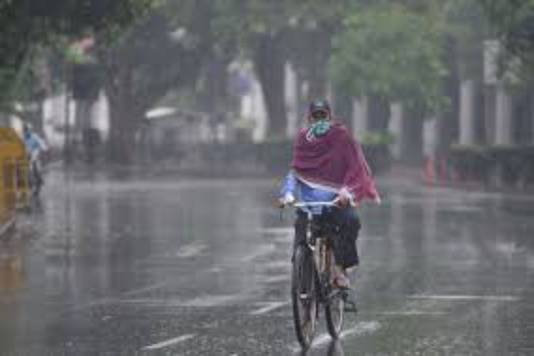Rain forecast in Delhi, minimum temperature recorded at 23.8 degrees Celsius