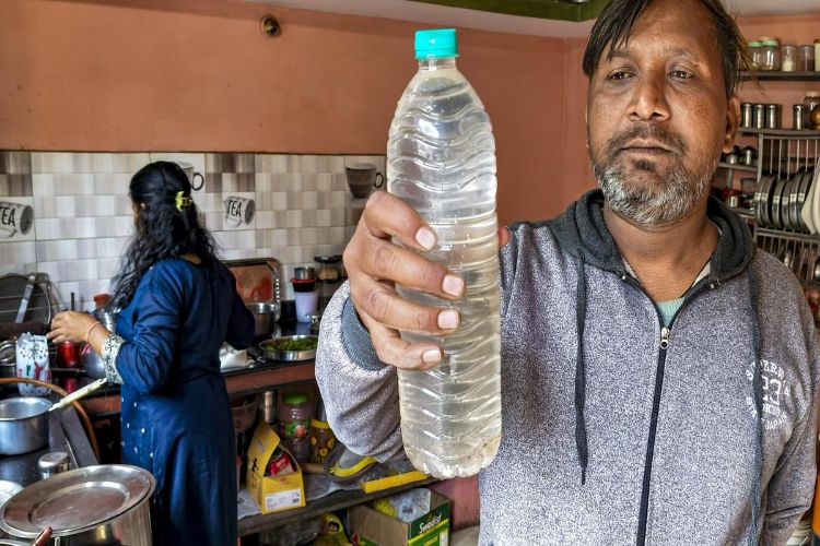 People in Indore claim to be sick due to contaminated drinking water