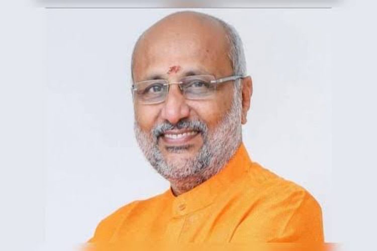 Vice President reaches Ladakh ahead of Yoga Day