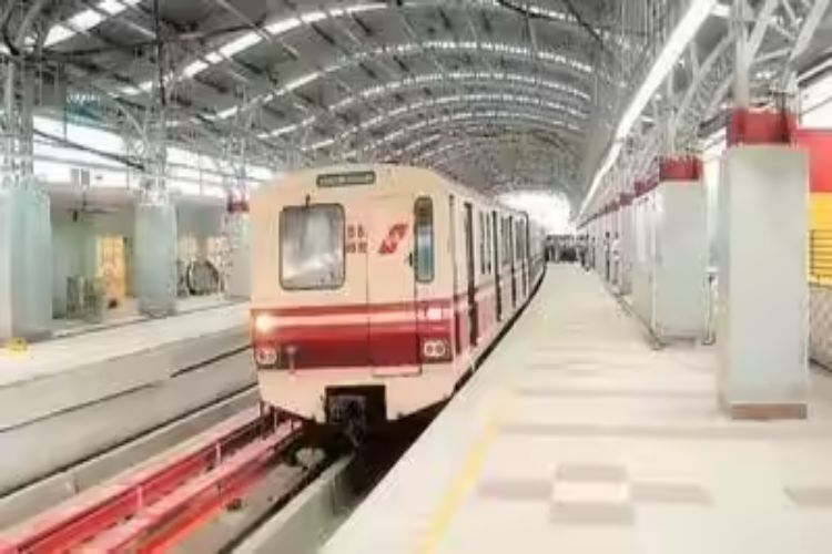 Smoke seen in Kolkata Metro train, services disrupted for some time